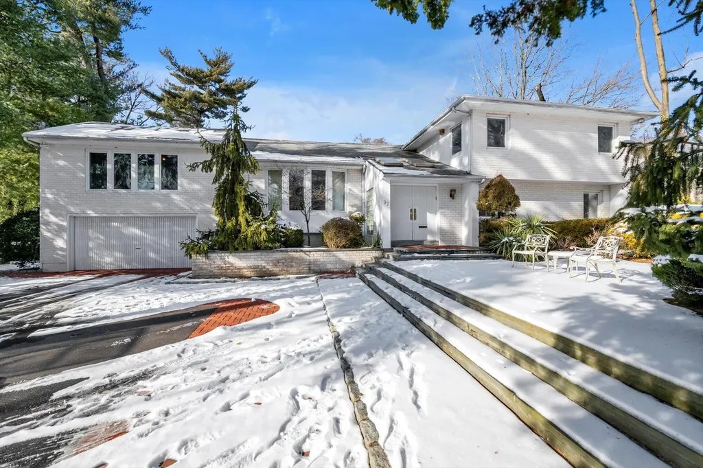 97 Cedar Drive Great Neck NY 11021