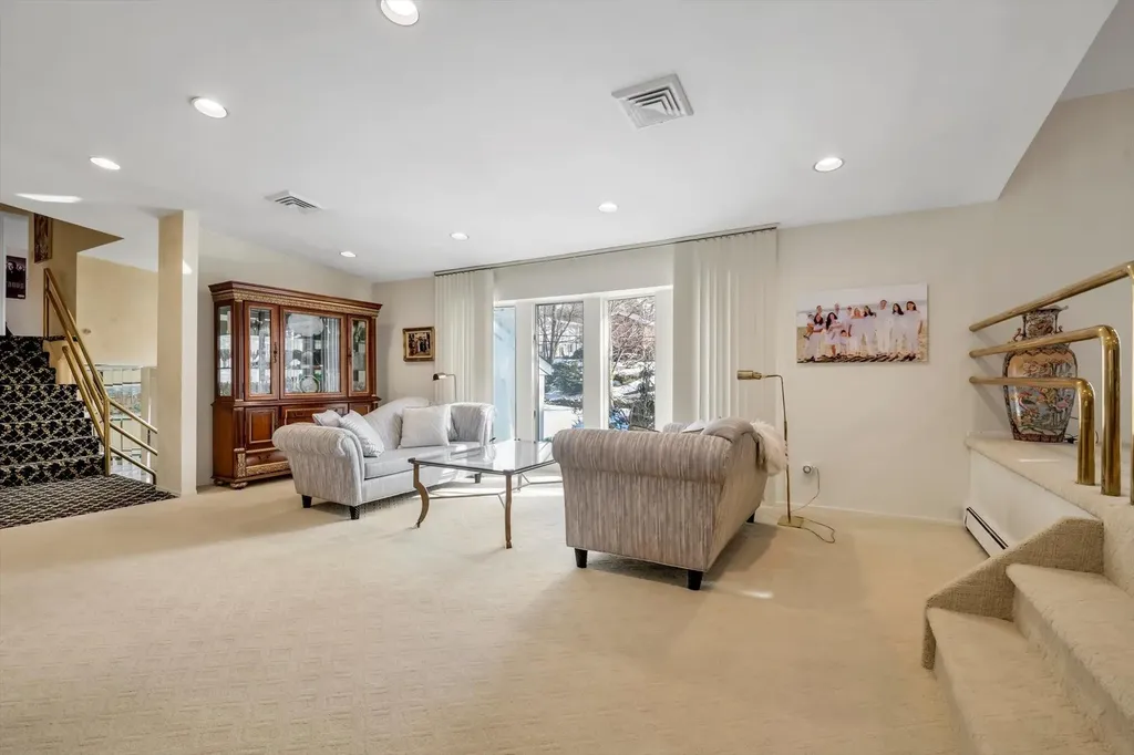 97 Cedar Drive Great Neck NY 11021