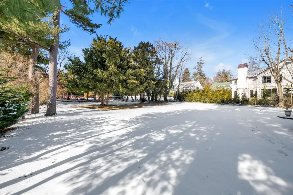 97 Cedar Drive Great Neck NY 11021