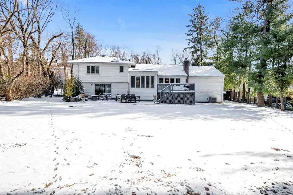 97 Cedar Drive Great Neck NY 11021