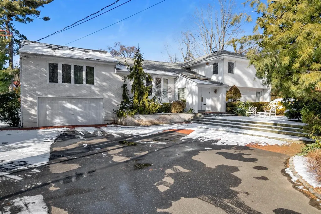 97 Cedar Drive Great Neck NY 11021