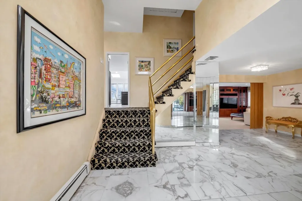 97 Cedar Drive Great Neck NY 11021