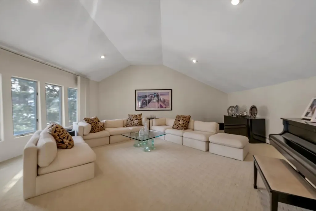 97 Cedar Drive Great Neck NY 11021
