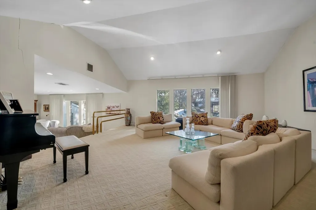 97 Cedar Drive Great Neck NY 11021