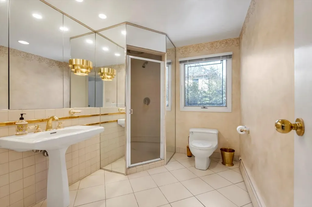 97 Cedar Drive Great Neck NY 11021