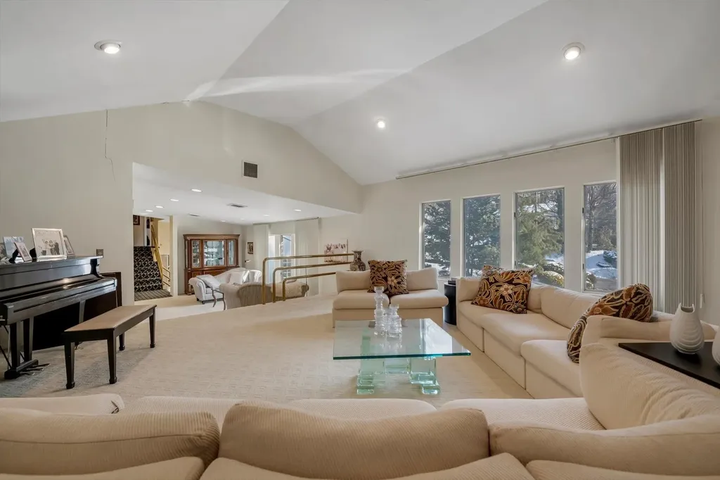 97 Cedar Drive Great Neck NY 11021