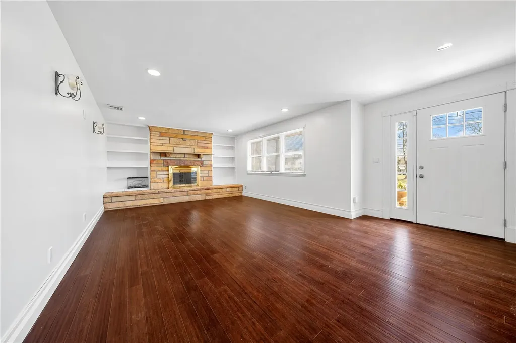 60 Alder Lane Shirley NY 11967