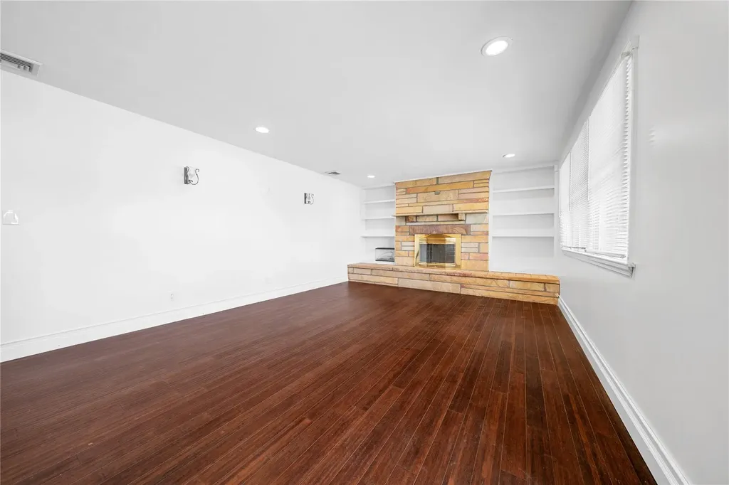 60 Alder Lane Shirley NY 11967