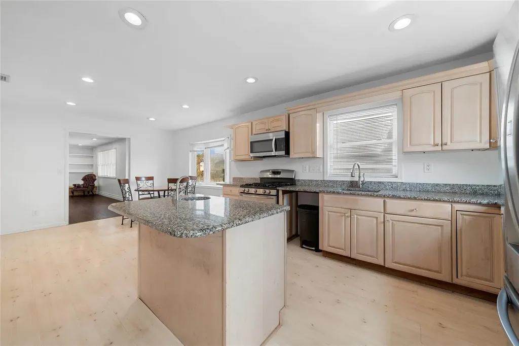 60 Alder Lane Shirley NY 11967