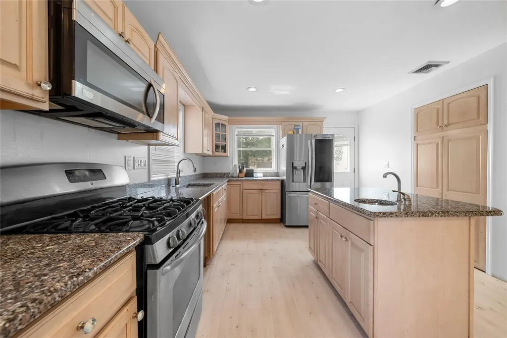 60 Alder Lane Shirley NY 11967