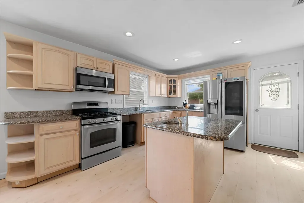 60 Alder Lane Shirley NY 11967