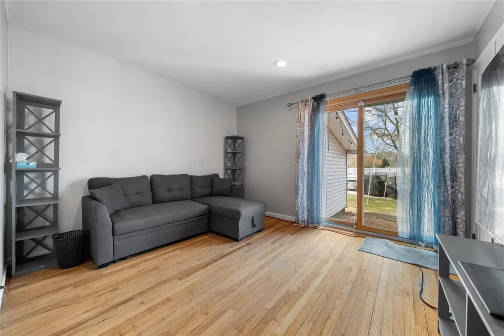 60 Alder Lane Shirley NY 11967