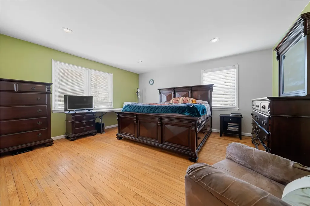 60 Alder Lane Shirley NY 11967