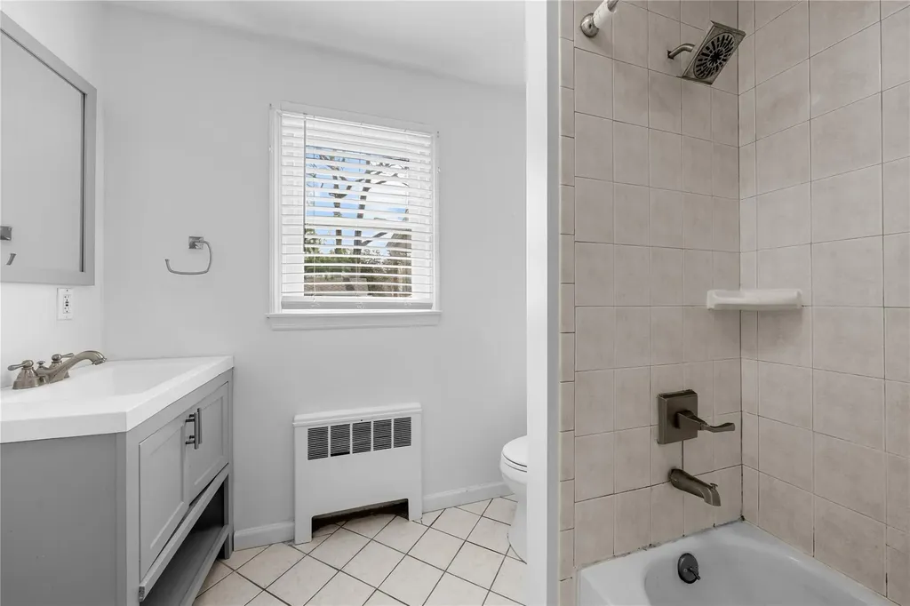 60 Alder Lane Shirley NY 11967