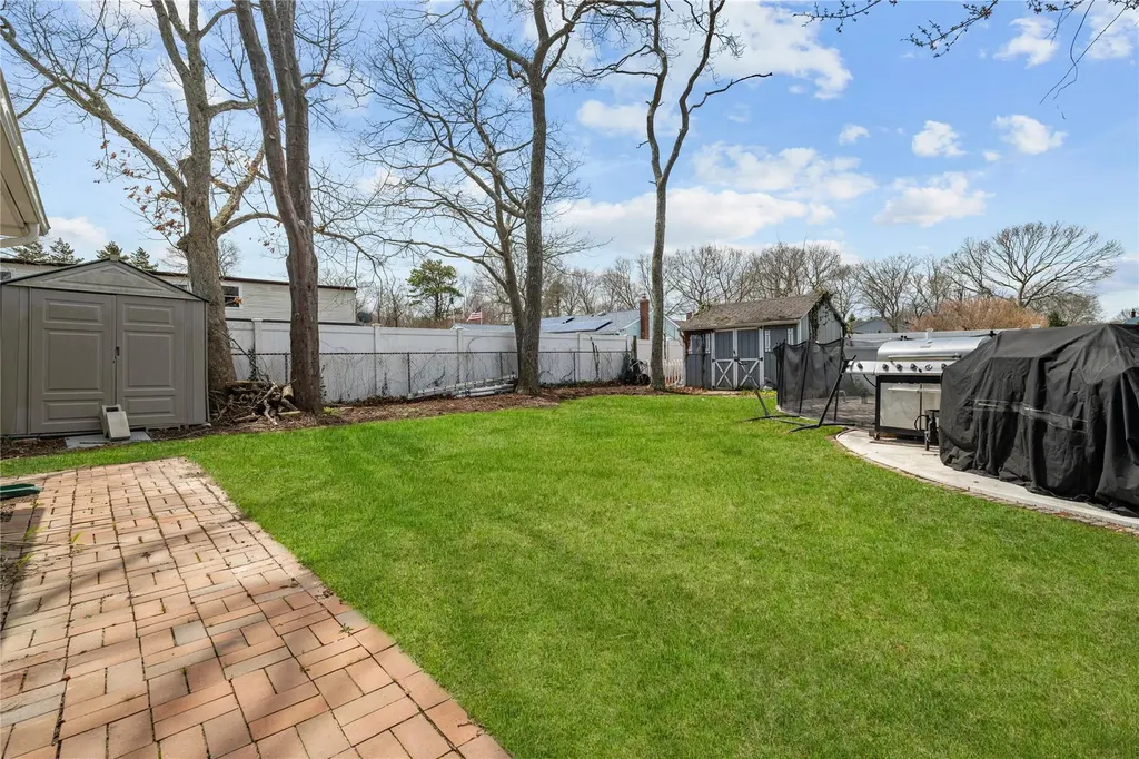 60 Alder Lane Shirley NY 11967