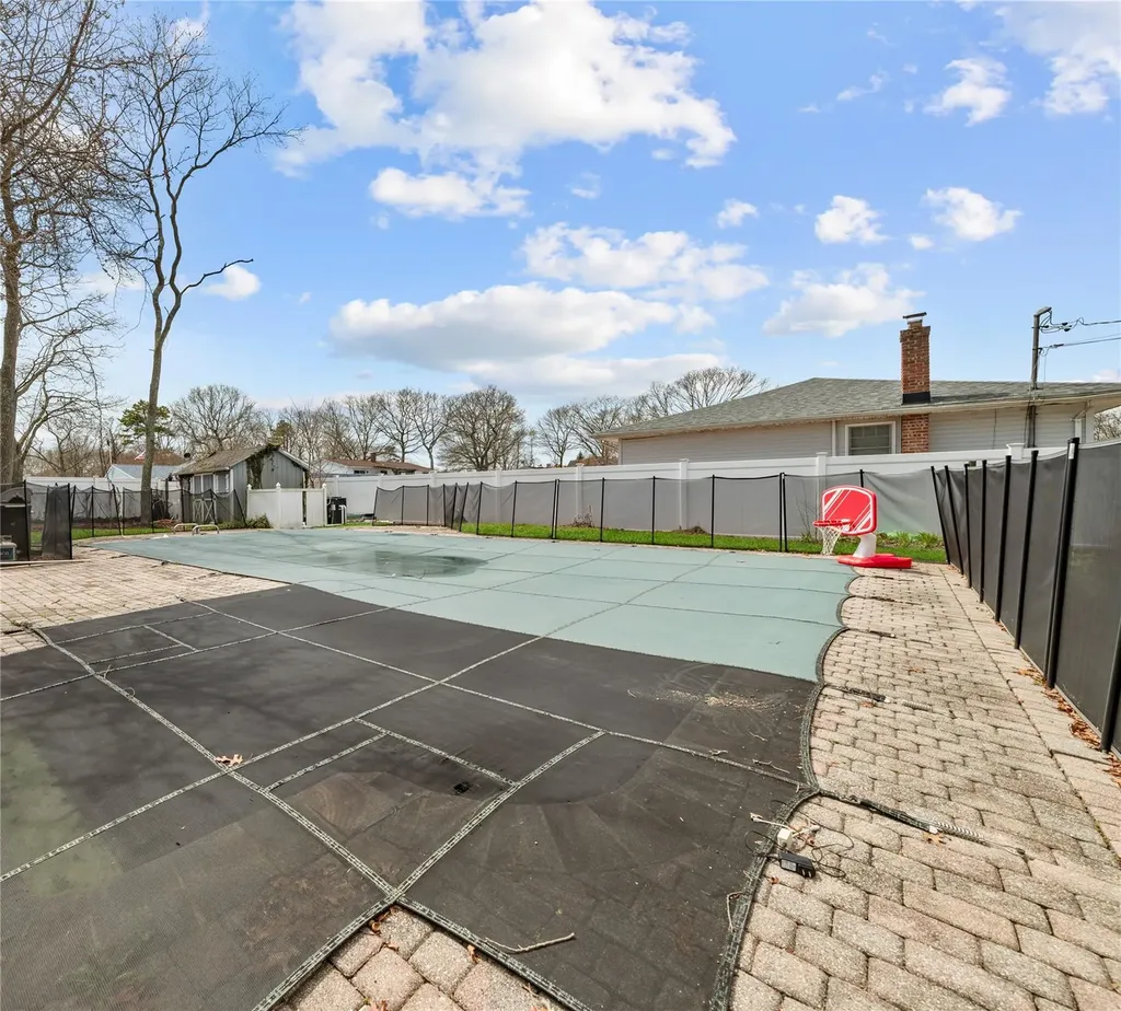 60 Alder Lane Shirley NY 11967