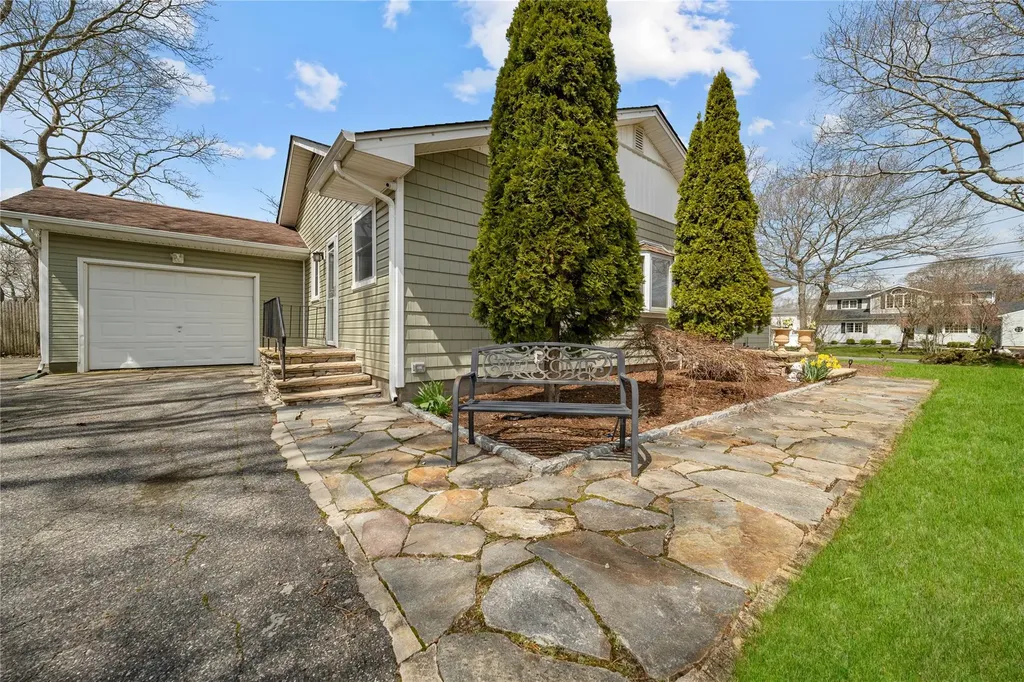 60 Alder Lane Shirley NY 11967
