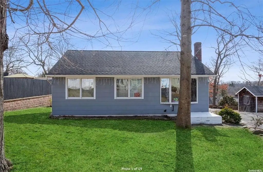 6 Violet Road Brookhaven NY 11778