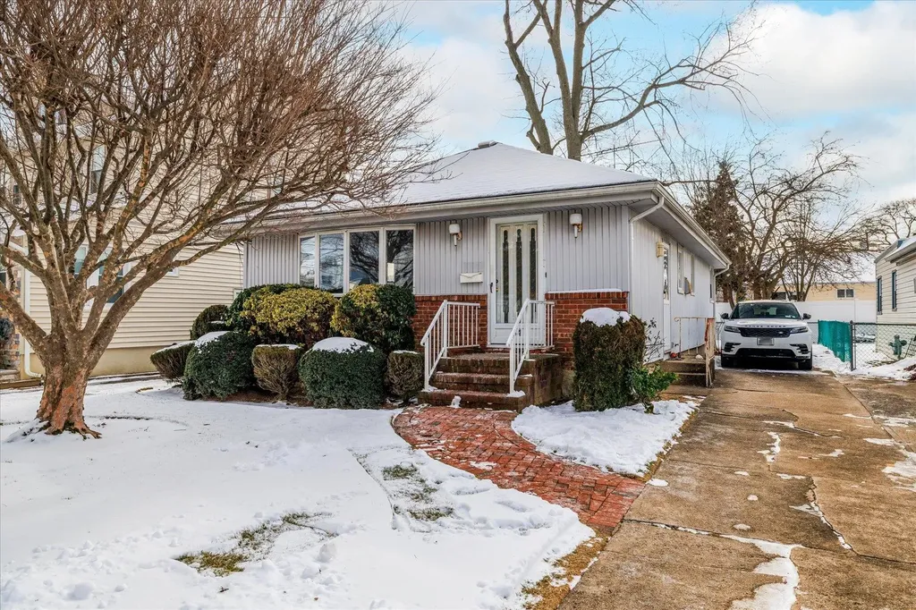 34 Waterview Place Lynbrook NY 11563