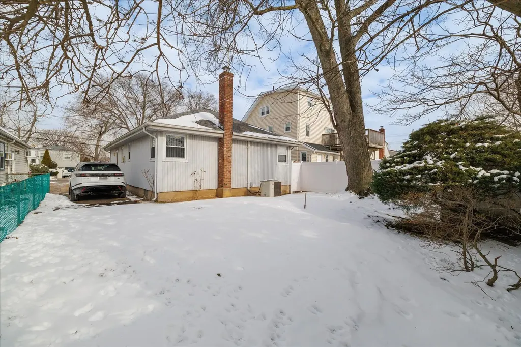 34 Waterview Place Lynbrook NY 11563
