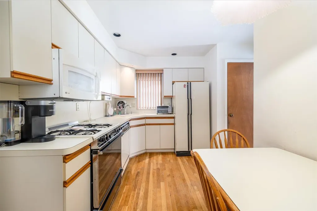34 Waterview Place Lynbrook NY 11563