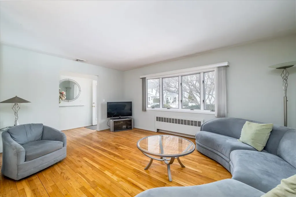 34 Waterview Place Lynbrook NY 11563