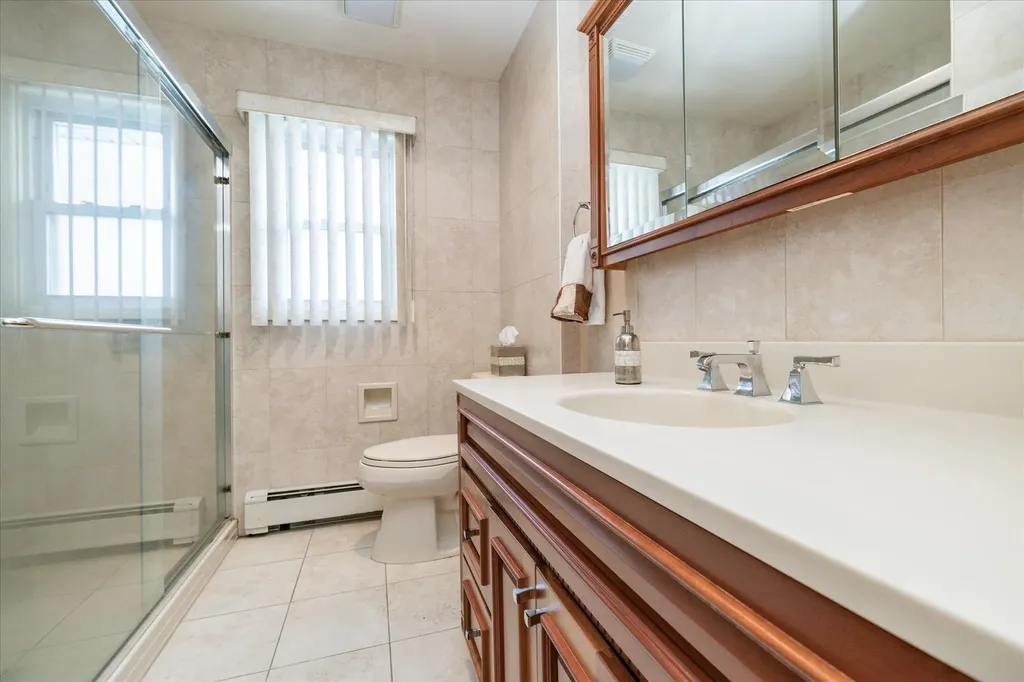 34 Waterview Place Lynbrook NY 11563