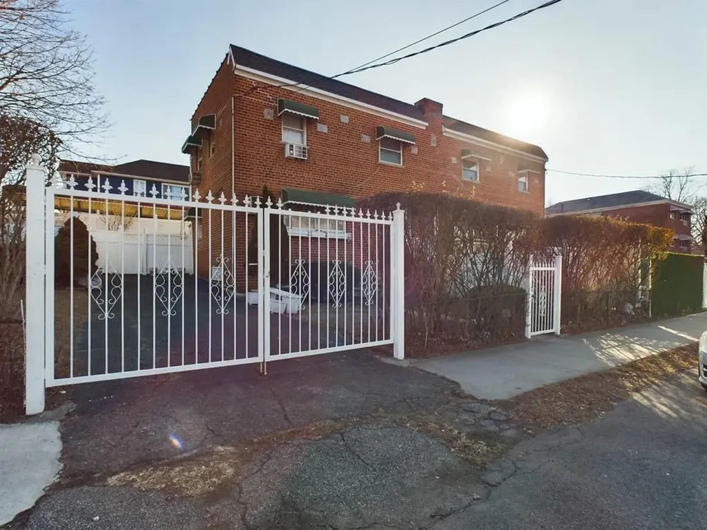 2868 Dewey Avenue Bronx NY 10465