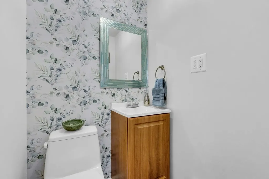 272 Bayside Avenue Oceanside NY 11572