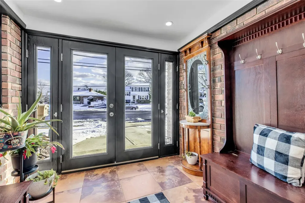 272 Bayside Avenue Oceanside NY 11572