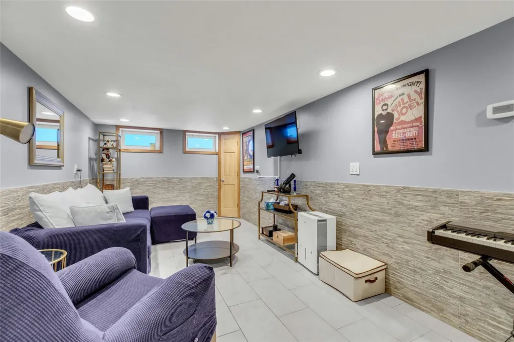 272 Bayside Avenue Oceanside NY 11572