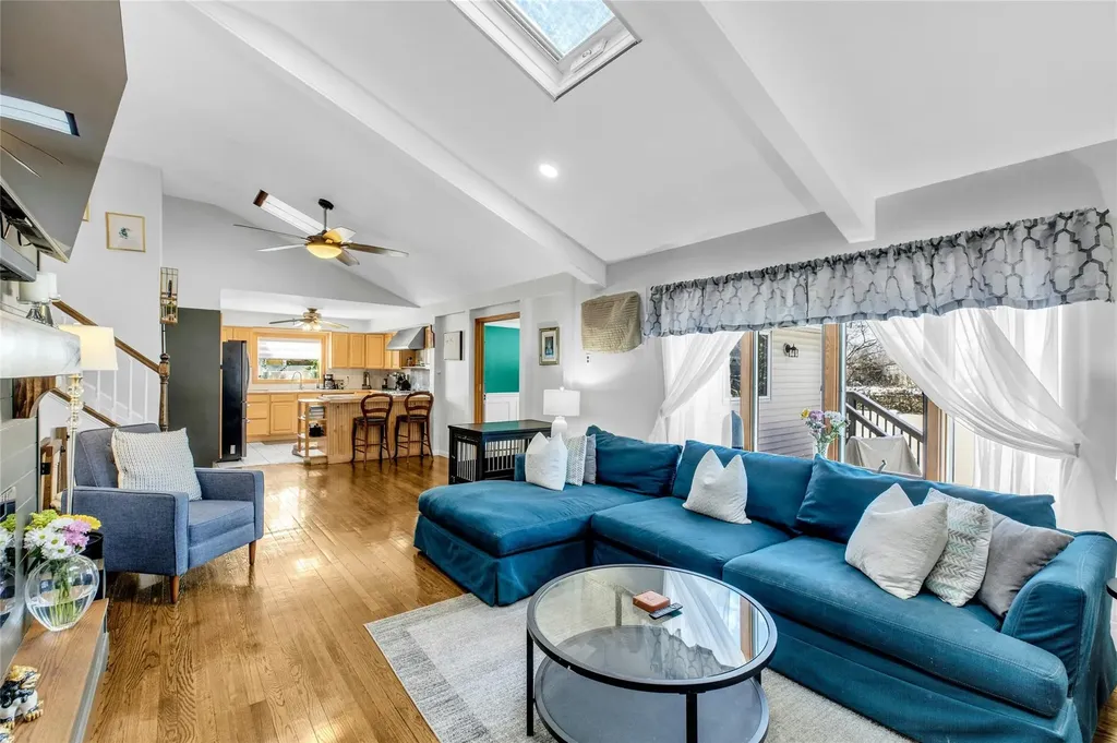272 Bayside Avenue Oceanside NY 11572