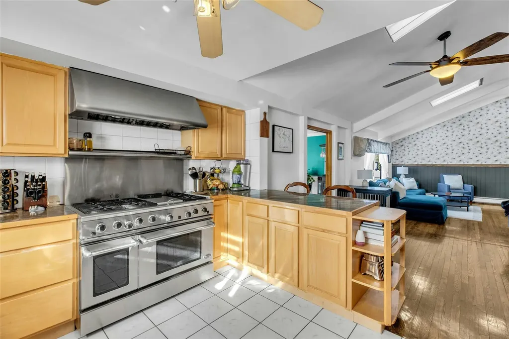 272 Bayside Avenue Oceanside NY 11572