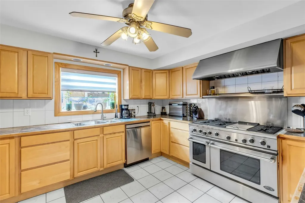 272 Bayside Avenue Oceanside NY 11572