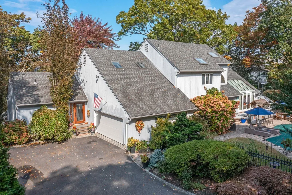 6 Bluffview Court Miller Place NY 11764