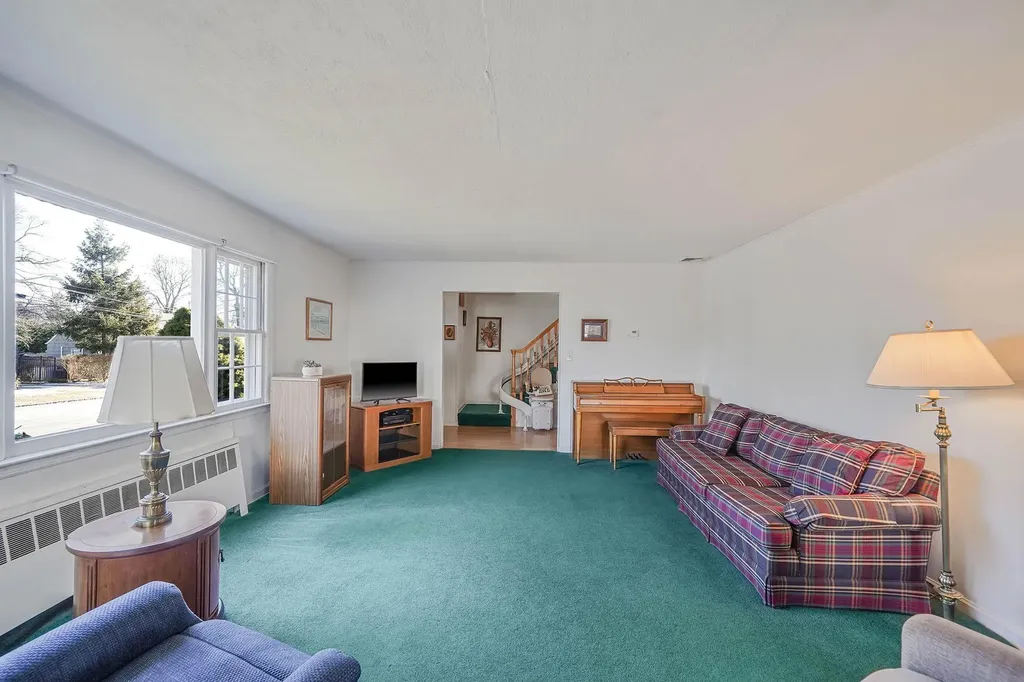 10 Grace Court Islip NY 11751