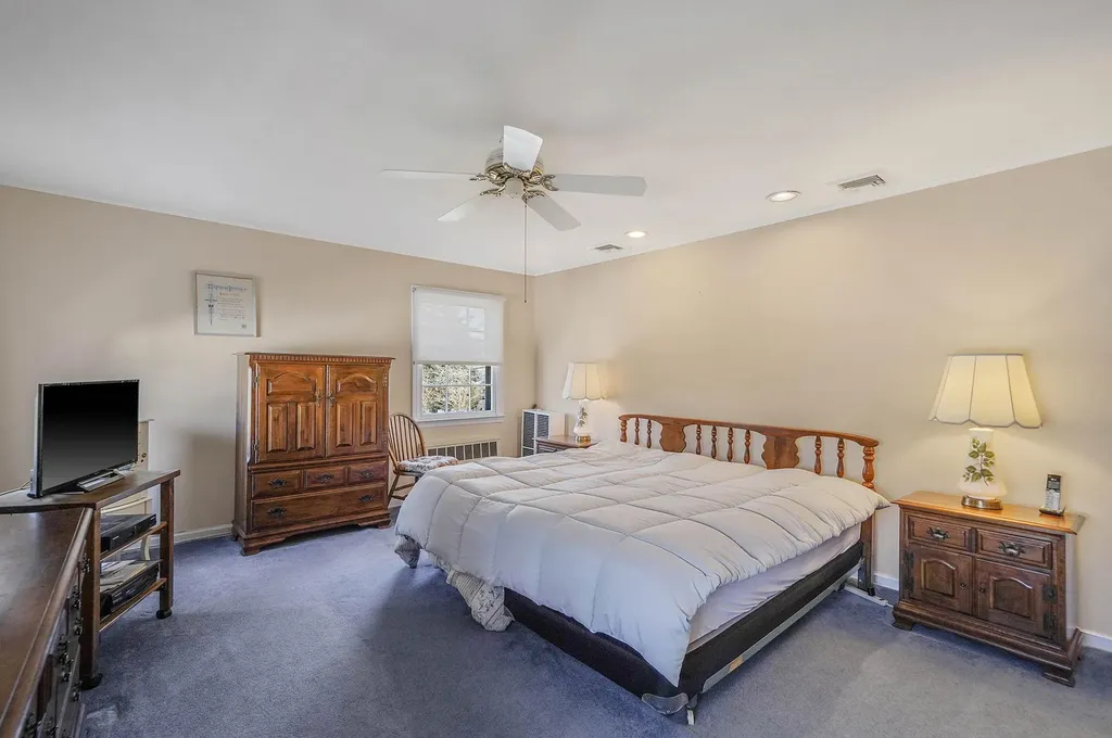 10 Grace Court Islip NY 11751