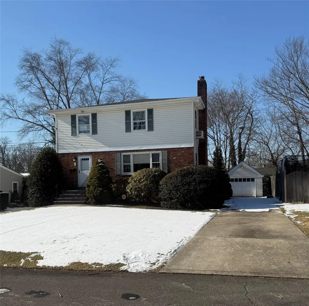 10 Grace Court Islip NY 11751