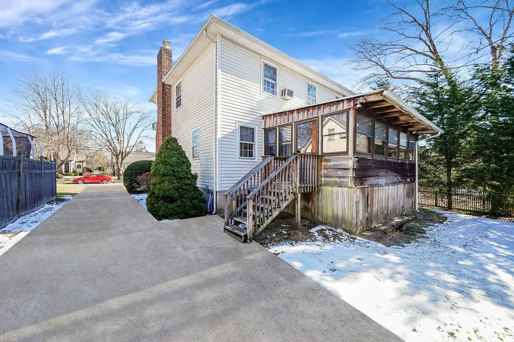 10 Grace Court Islip NY 11751