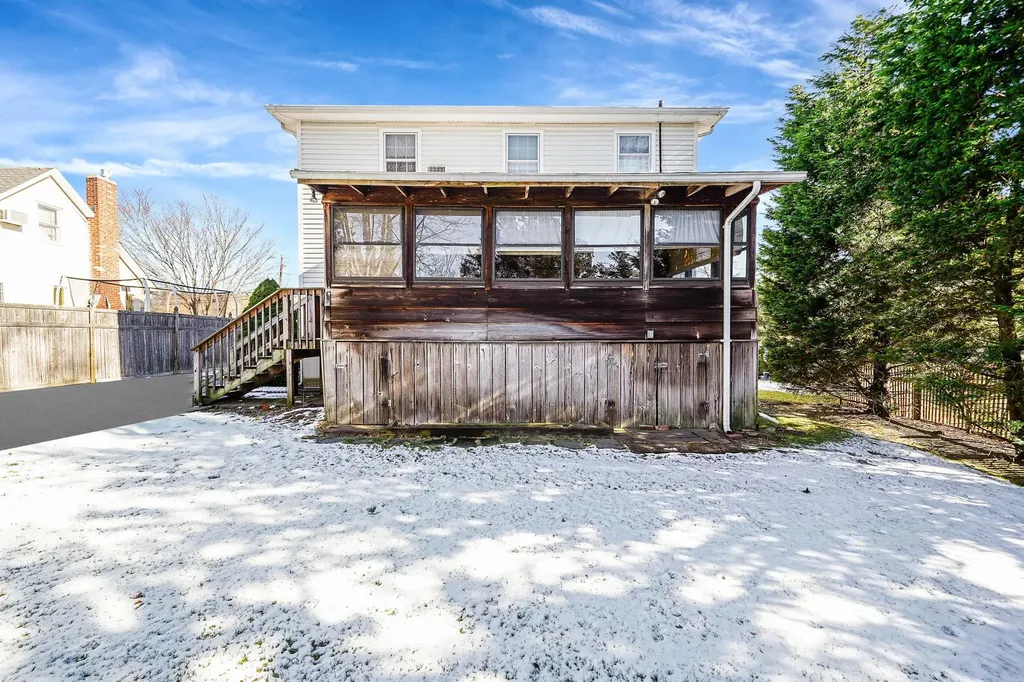 10 Grace Court Islip NY 11751