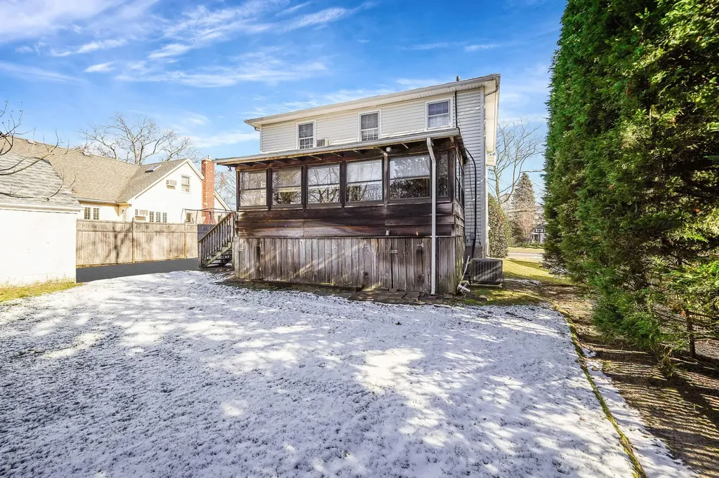 10 Grace Court Islip NY 11751