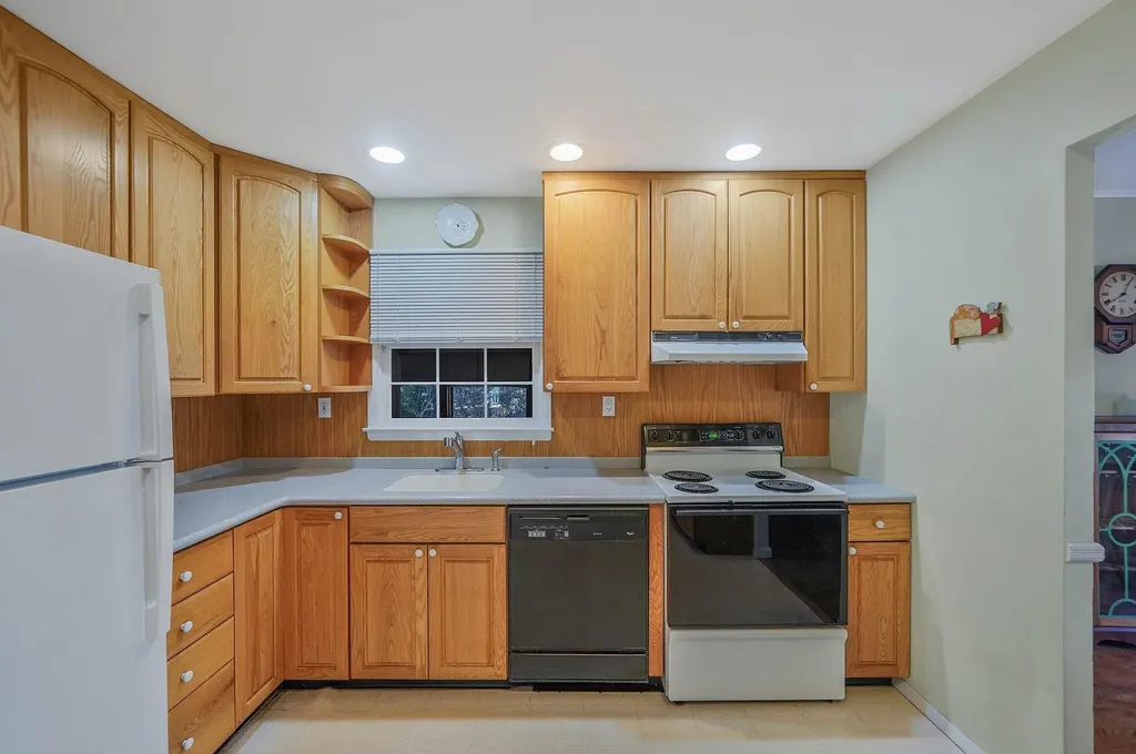 10 Grace Court Islip NY 11751