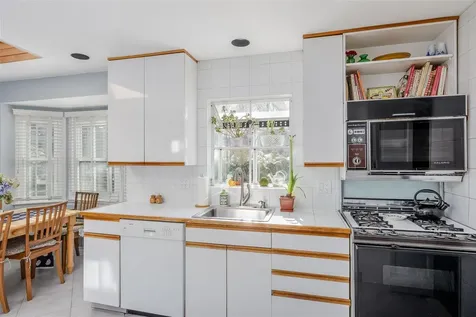 5 Sands Lane Port Jefferson NY 11777