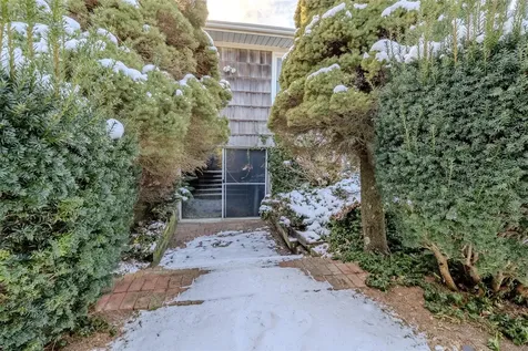 5 Sands Lane Port Jefferson NY 11777