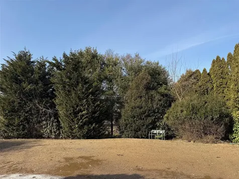 5 Sands Lane Port Jefferson NY 11777