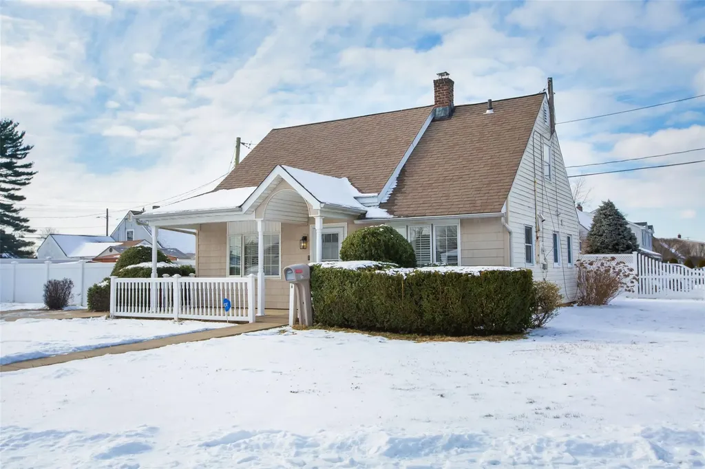 170 Haven Lane Levittown NY 11756