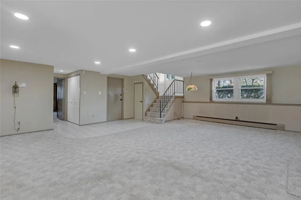 6 Winside Lane Coram NY 11727