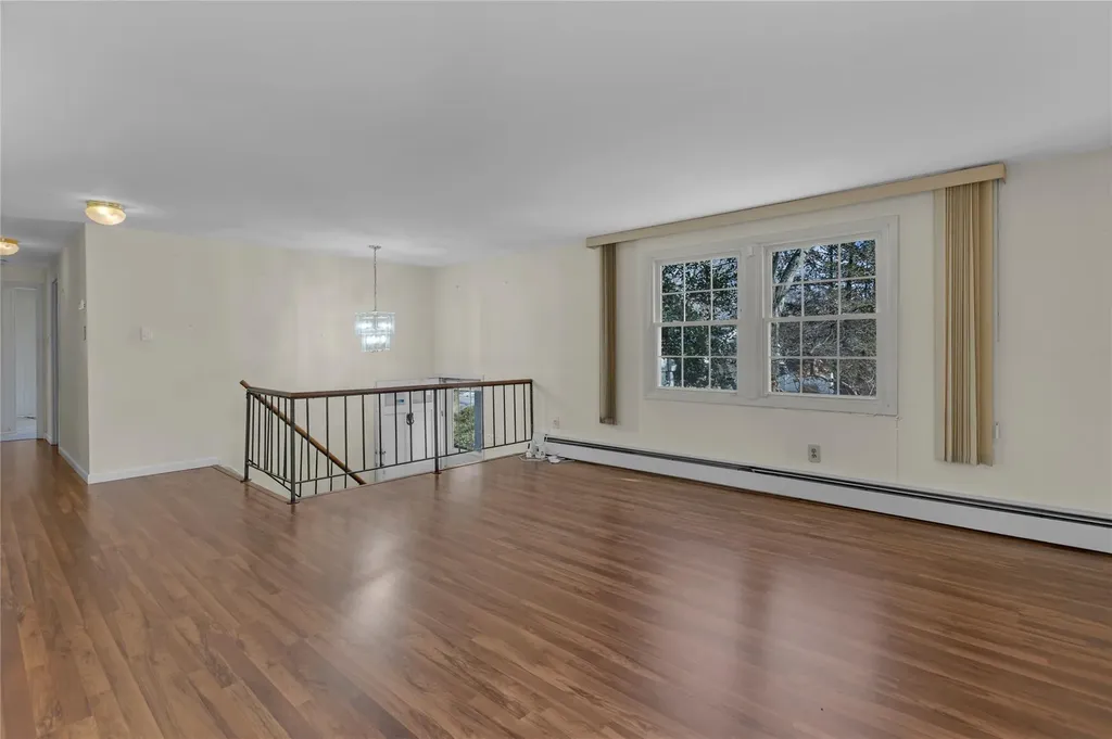 6 Winside Lane Coram NY 11727