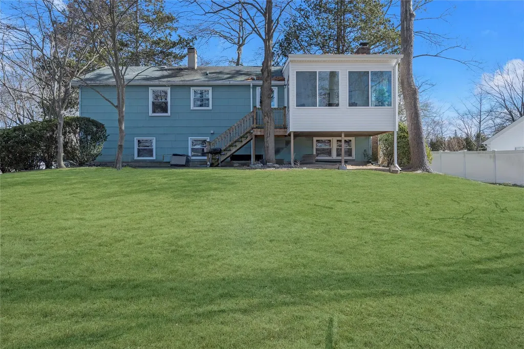6 Winside Lane Coram NY 11727