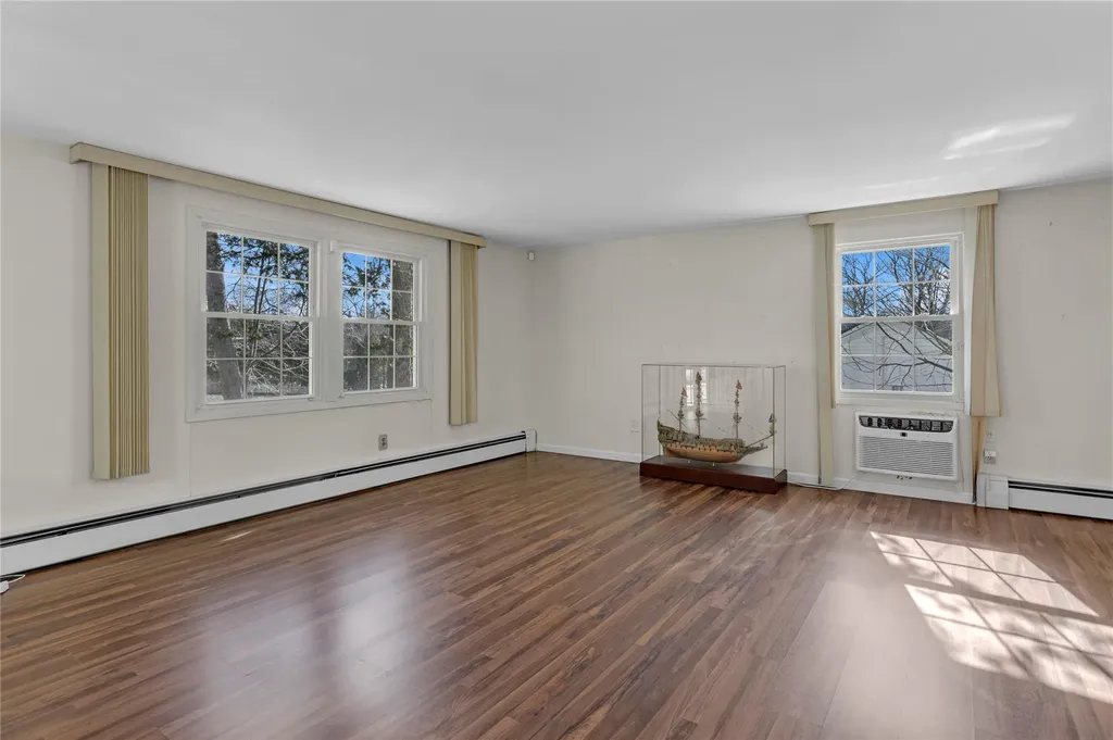 6 Winside Lane Coram NY 11727
